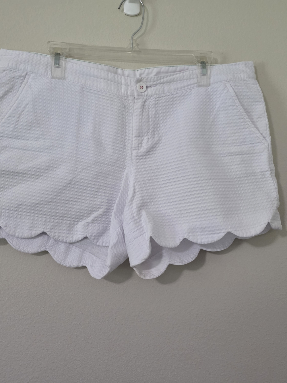 Lilly Pulitzer White Scallop Hem High-Waist Shorts - Picture 4 of 5